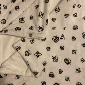 COPY - Brand new  Shanon Minky White and bee pattern baby blanket. ( receiver )